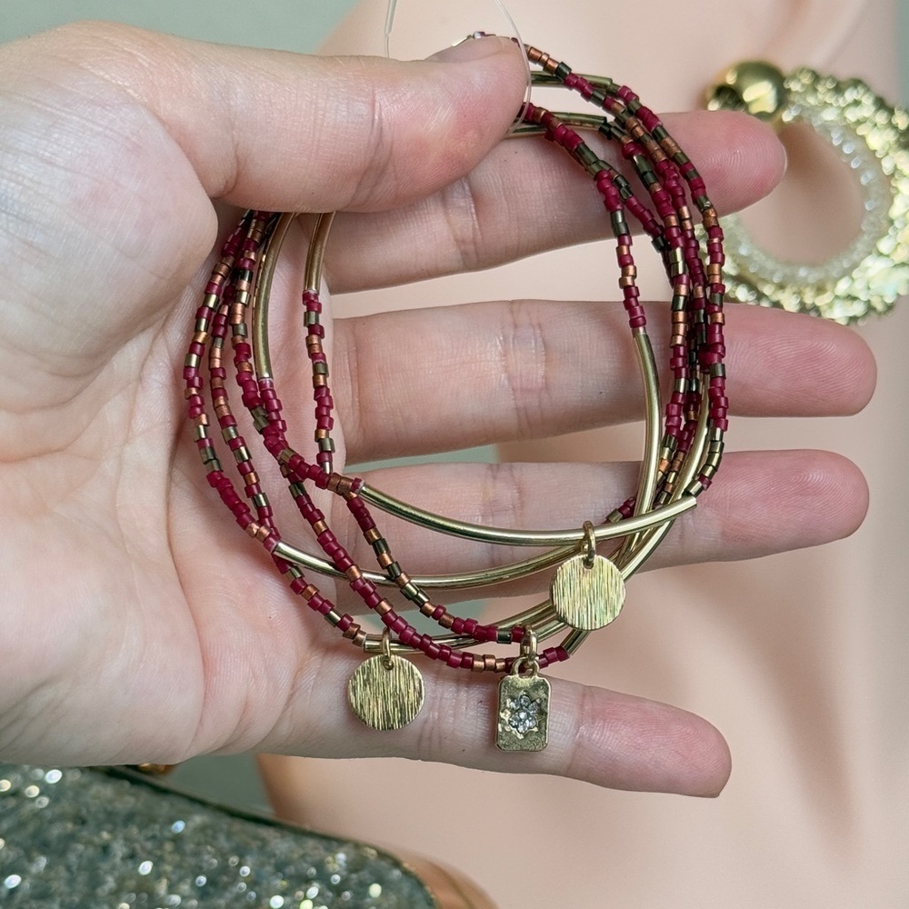⚜️❤️🔥 Elegant Red and Gold Beaded Stretch Bracelet Set 💫 - Picture 3 of 6